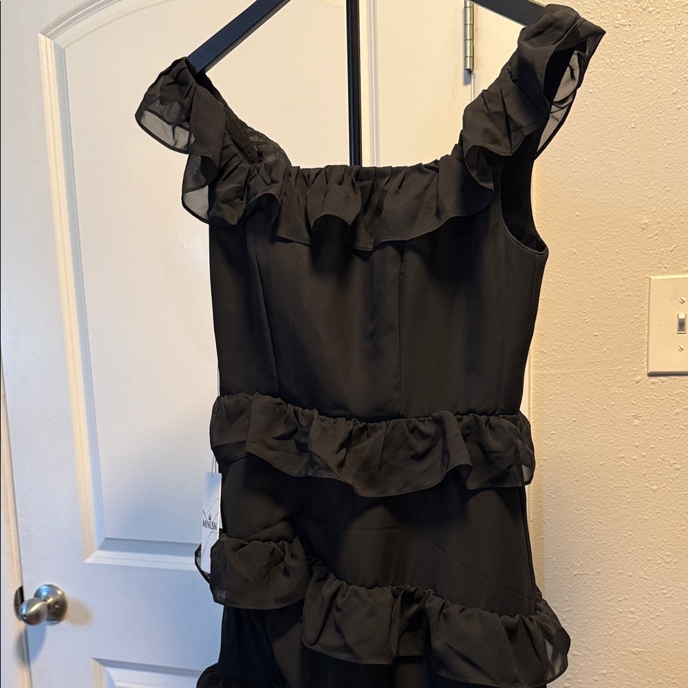 Chic Black Ruffle Prom Dress - Picture 4 of 8